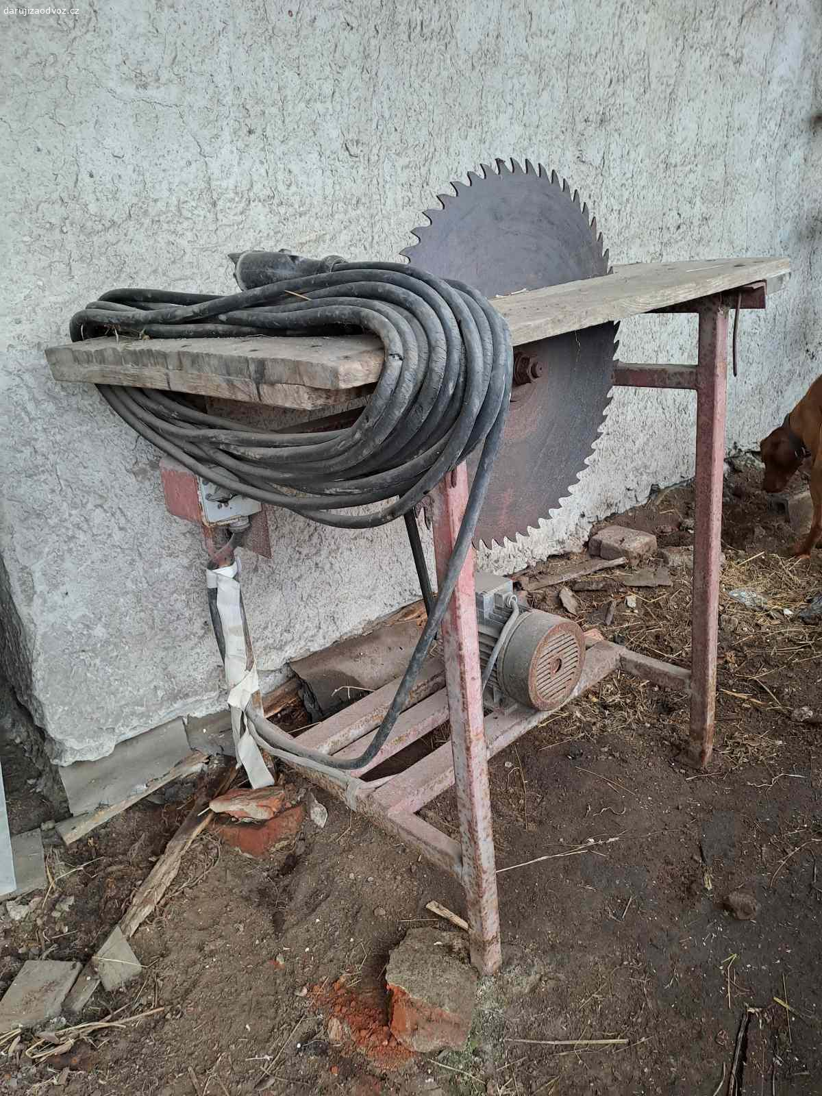 Cirkulárka. Za odvoz a velkou čokoládu daruji cirkulárku.