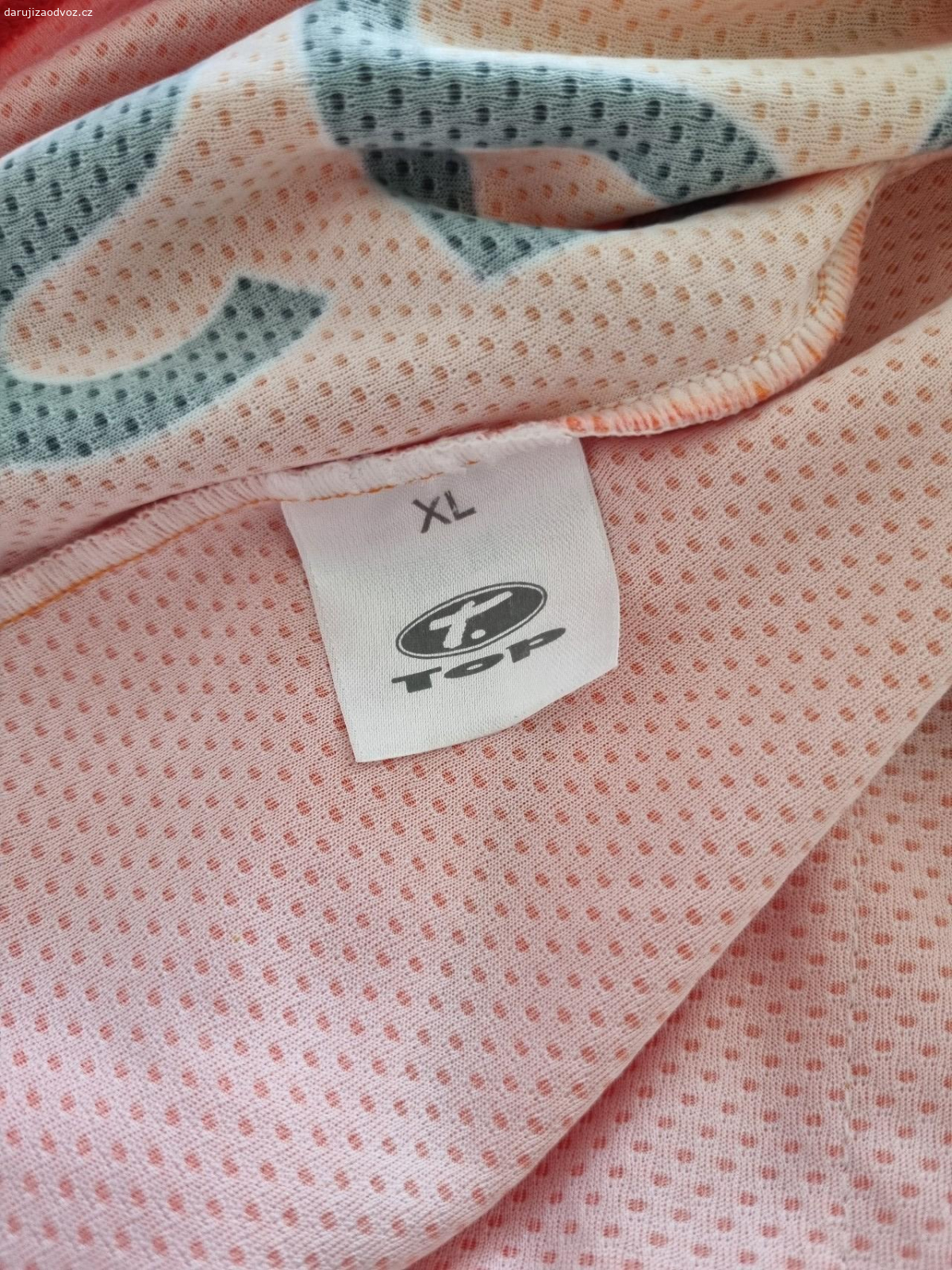 Cyklistický dres vel. XL. Nabízím cyklistický dres za odvoz. Možnost zaslání za kód balikovna/zasilkovna.