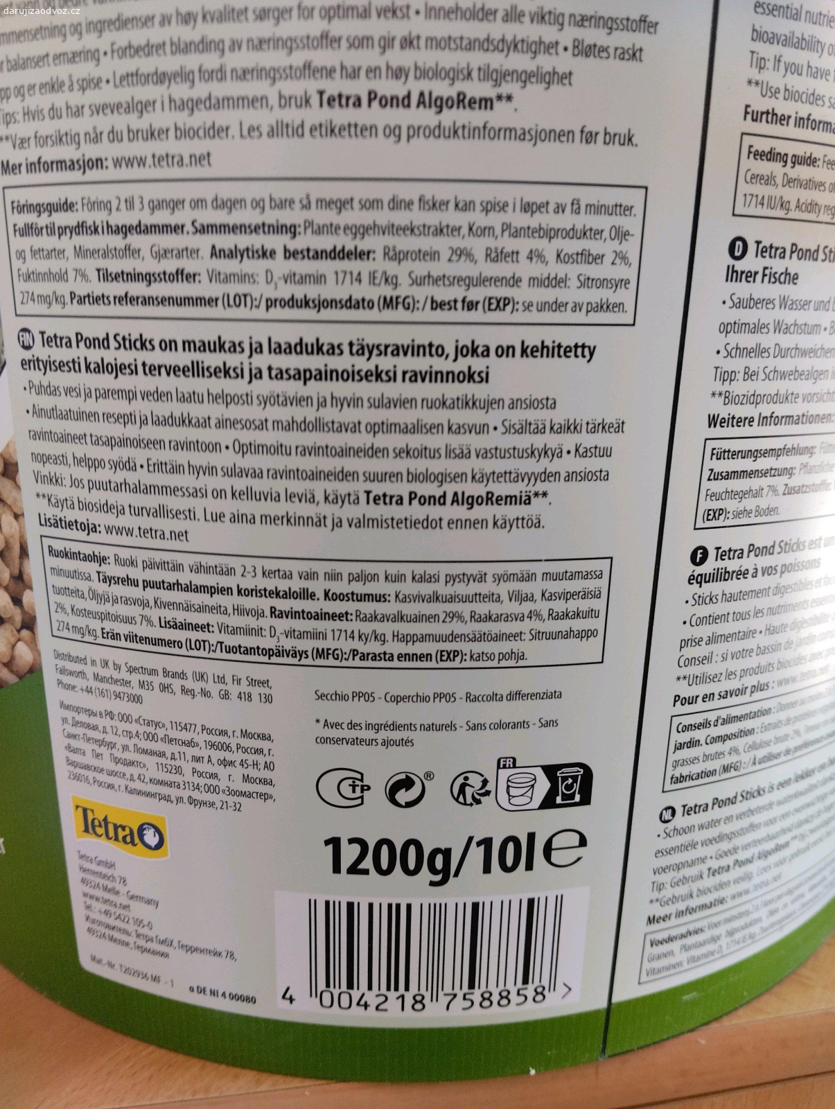 Dám za odvoz krmivo pro ryby. Darují krmivo pro venkovní rybičky