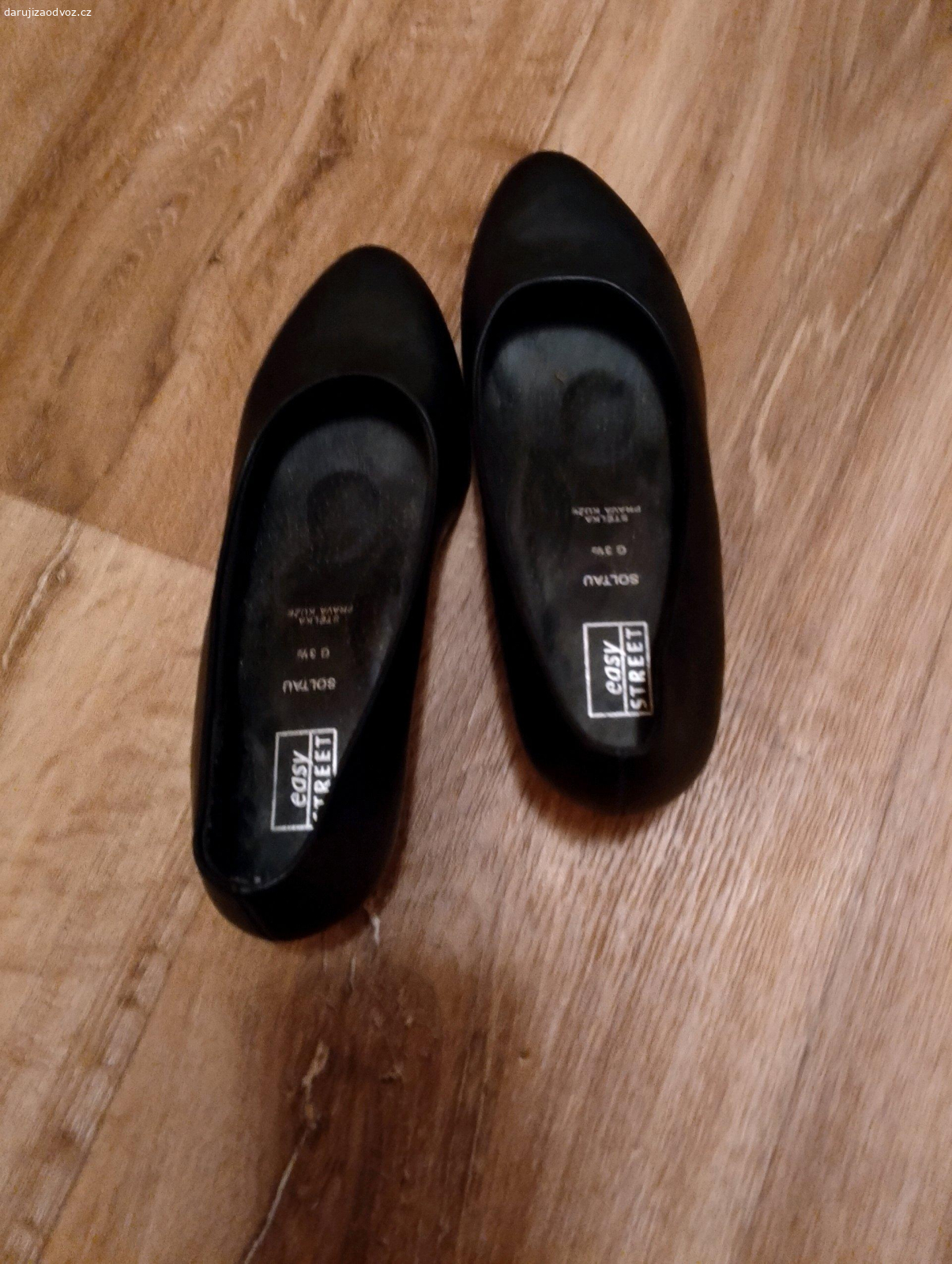 dámské lodičky. Daruji dámské černé lodičky menší podpatek č.36 - 37, pouze dvakrát na noze, téměř nové.