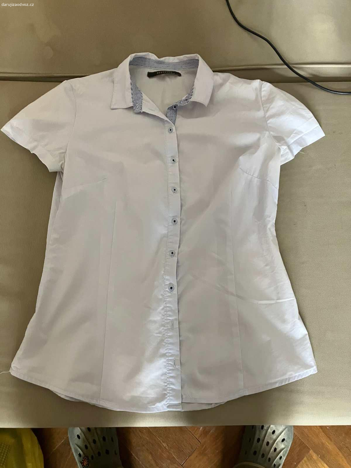 Dámské oblečení M,S. Daruji dámské oblečení ve velikosti M, pár kusů je S. Oblečení je v dobrém stavu, vhodné na donošení. Různé kousky trička, mikiny, sukně, šaty

Zdarma, ideálně jako celek