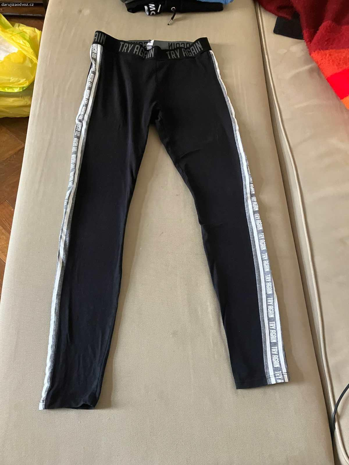 Dámské oblečení velikost M, některé S. Daruji dámské oblečení ve velikosti M, pár kusů je S. Oblečení je v dobrém stavu, vhodné na donošení. Různé kousky trička, mikiny, sukně, šaty

Zdarma, ideálně jako celek