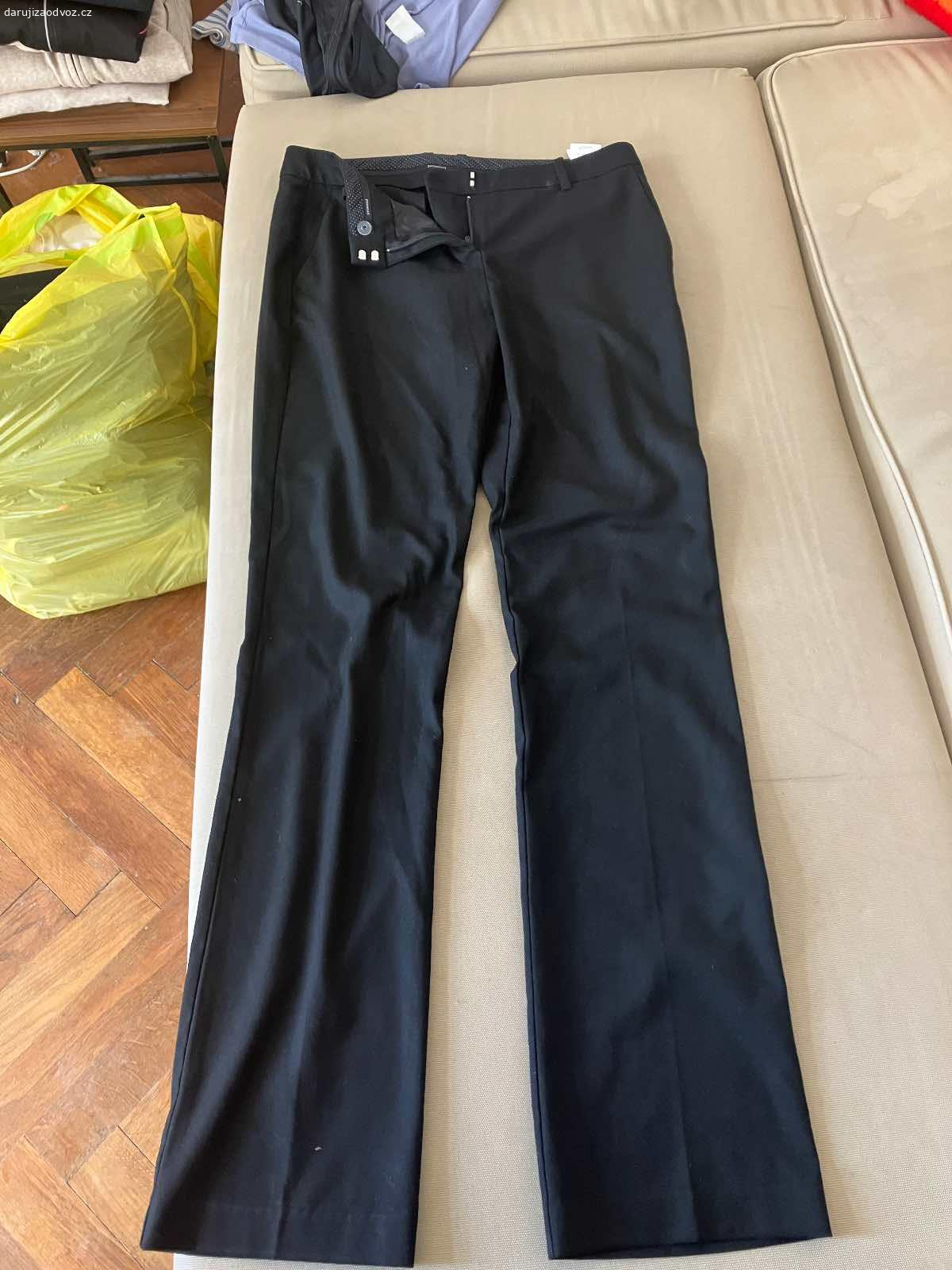 Dámské oblečení velikost M, některé S. Daruji dámské oblečení ve velikosti M, pár kusů je S. Oblečení je v dobrém stavu, vhodné na donošení. Různé kousky trička, mikiny, sukně, šaty

Zdarma, ideálně jako celek