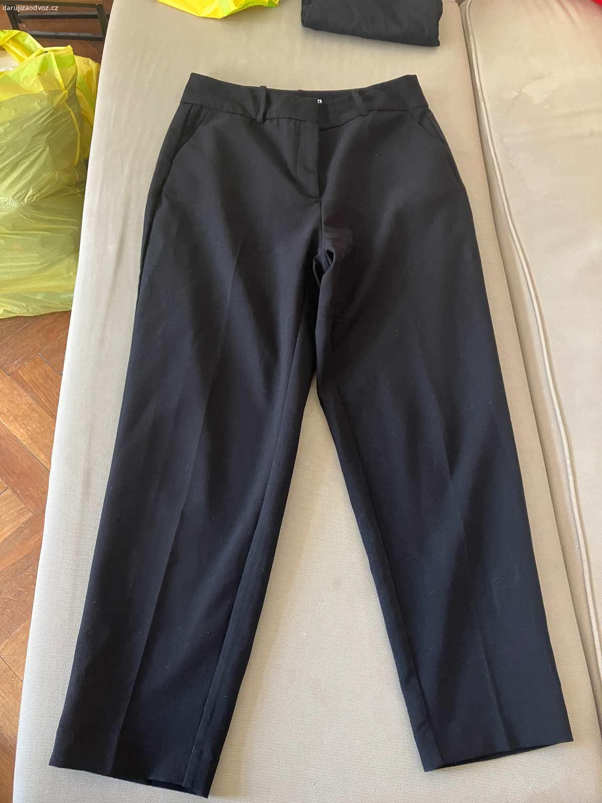 Dámské oblečení velikost M, některé S. Daruji dámské oblečení ve velikosti M, pár kusů je S. Oblečení je v dobrém stavu, vhodné na donošení. Různé kousky trička, mikiny, sukně, šaty

Zdarma, ideálně jako celek