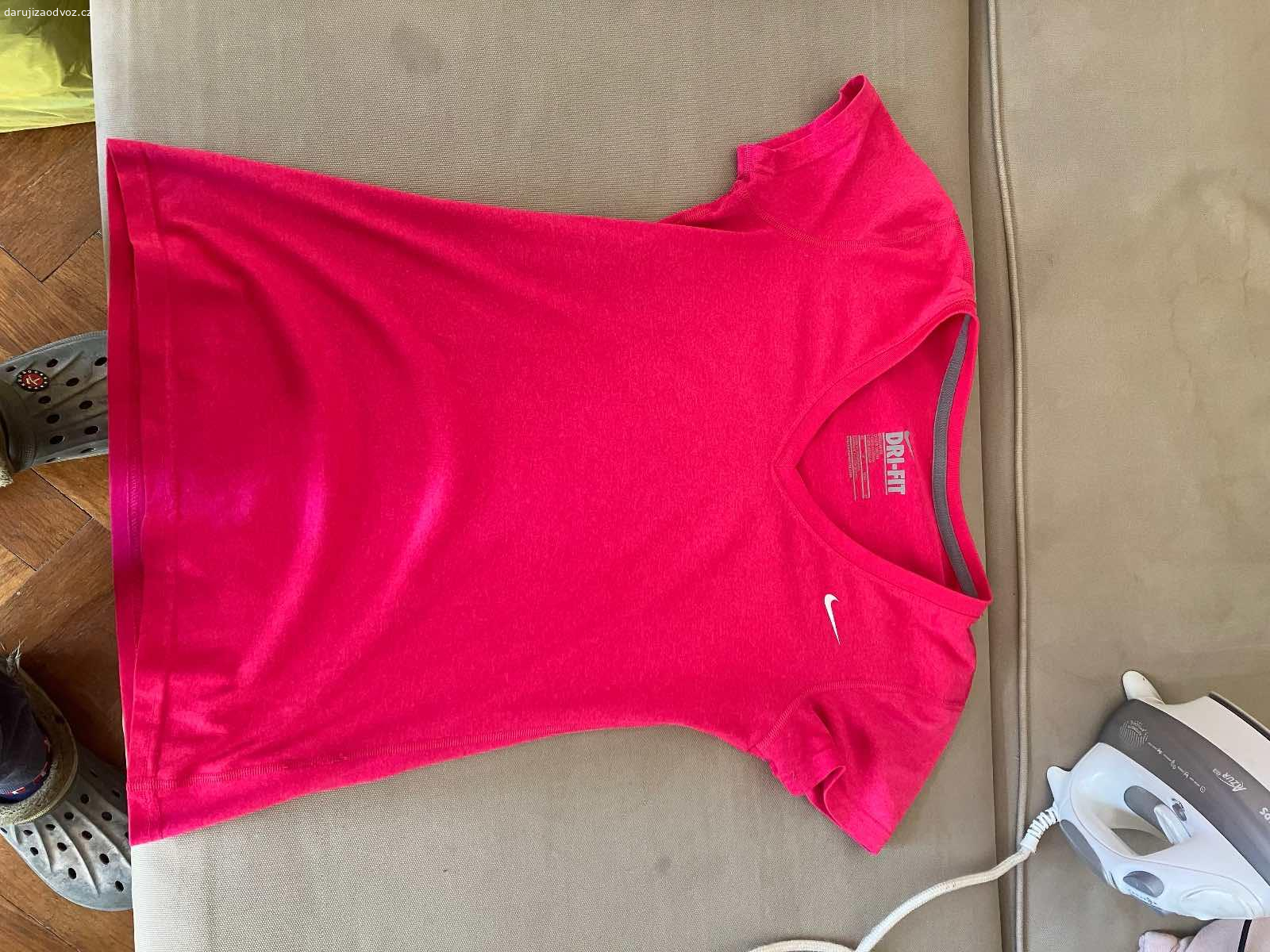 Dámské oblečení velikost M, některé S. Daruji dámské oblečení ve velikosti M, pár kusů je S. Oblečení je v dobrém stavu, vhodné na donošení. Různé kousky trička, mikiny, sukně, šaty

Zdarma, ideálně jako celek