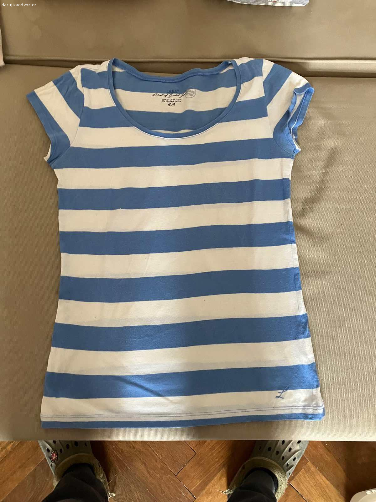 Dámské oblečení velikost M, S. Daruji dámské oblečení ve velikosti M, pár kusů je S. Oblečení je v dobrém stavu, vhodné na donošení. Různé kousky trička, mikiny, sukně, šaty

Zdarma, ideálně jako celek