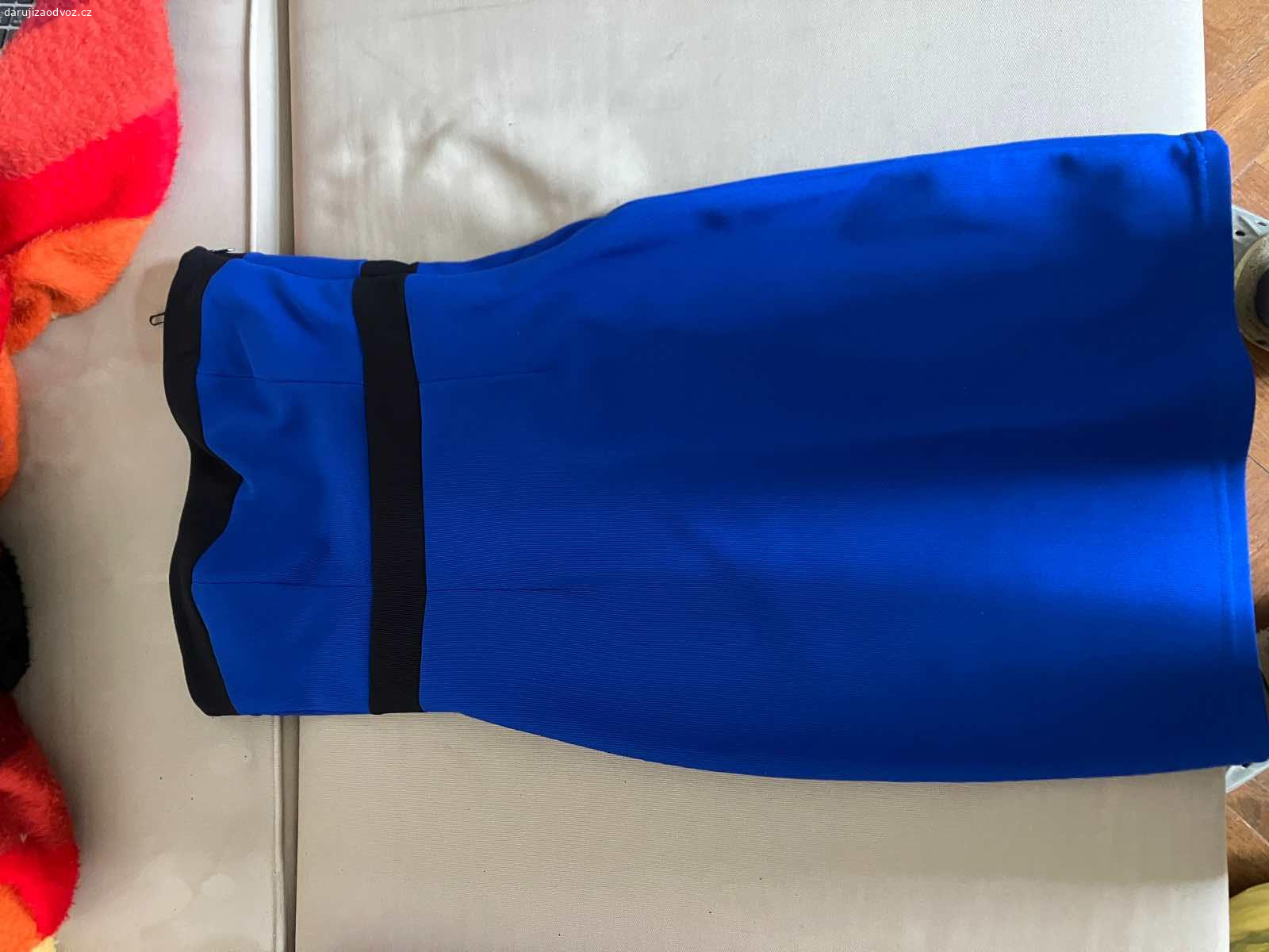 Dámské oblečení velikost M, S. Daruji dámské oblečení ve velikosti M, pár kusů je S. Oblečení je v dobrém stavu, vhodné na donošení. Různé kousky trička, mikiny, sukně, šaty

Zdarma, ideálně jako celek