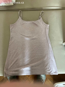 Dámské oblečení většina velikosti M, některé S