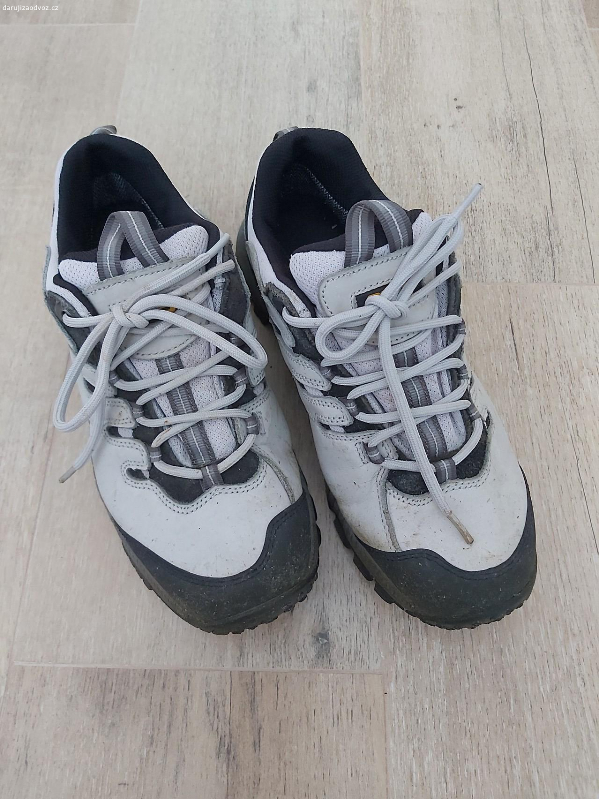 Dámské pracovní boty CXS vel. 41. Daruji dámské pracovní boty CXS, velikost 41. Používané na zahradě, ale stále v dobrém stavu. Idelání na zahradu, na stavbu. Nezasílám. Prosím o kontakt přes email nebo sms.