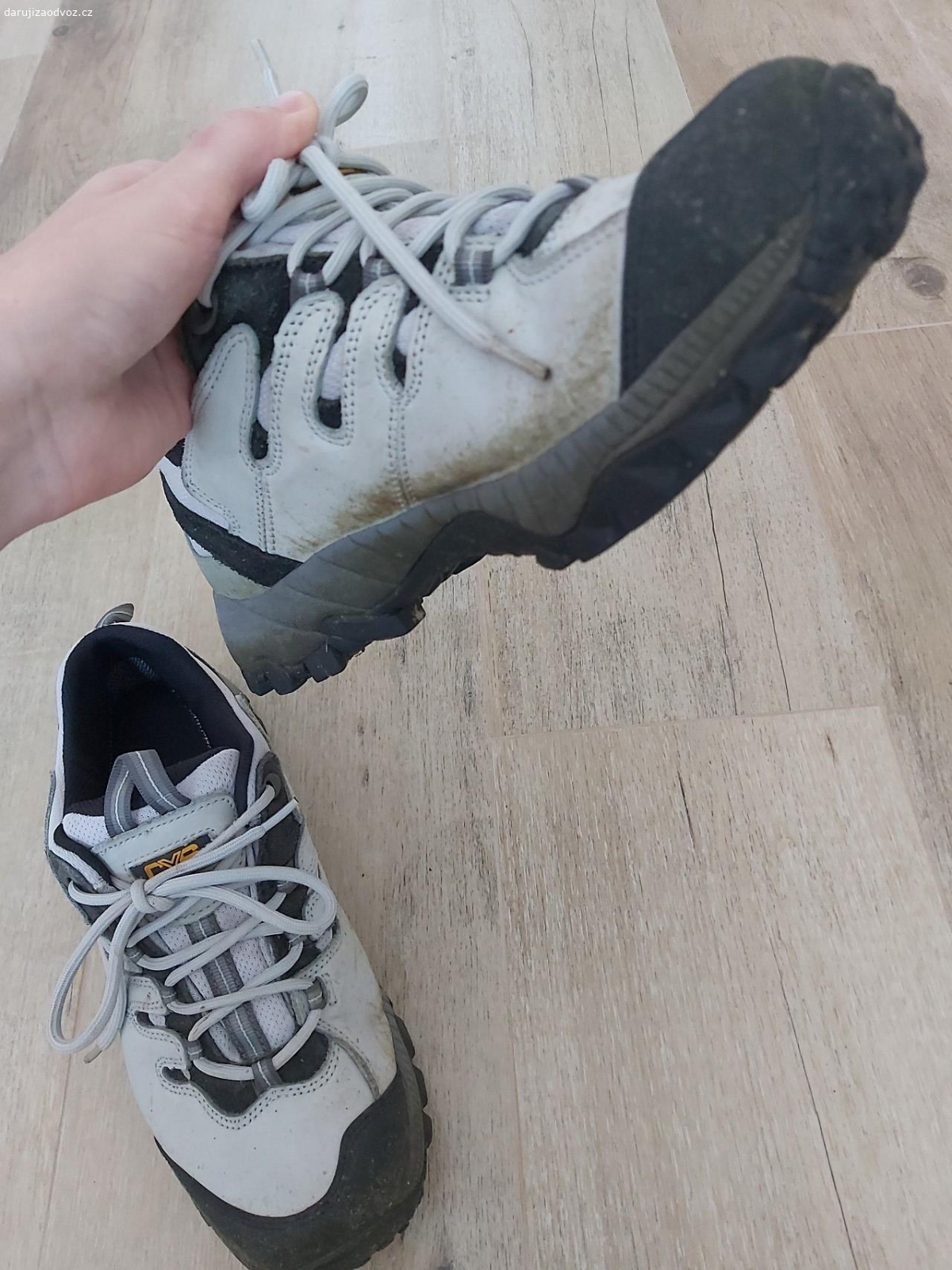 Dámské pracovní boty CXS vel. 41. Daruji dámské pracovní boty CXS, velikost 41. Používané na zahradě, ale stále v dobrém stavu. Idelání na zahradu, na stavbu. Nezasílám. Prosím o kontakt přes email nebo sms.