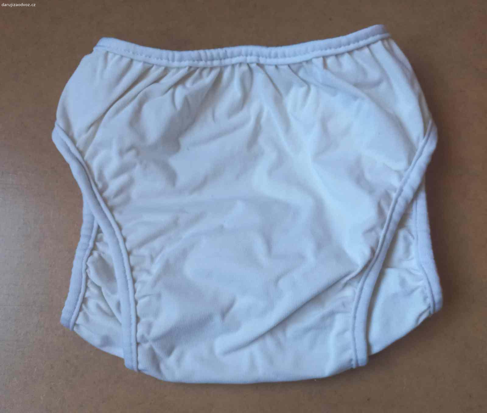 Daruji 2 kusy svrchních plen vel. 9-12 kg. Daruji 2 kusy svrchních plen pro miminka o váze 9-12 kg od výrobců (vždy po jednom kuse): Bambino mio a Popolini.