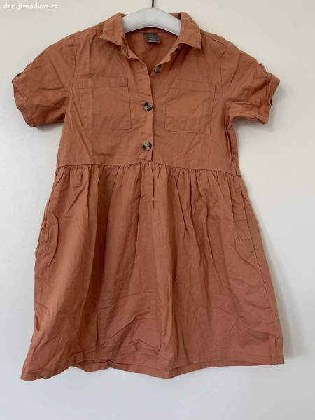 daruji 2x dívčí šaty vel. 122