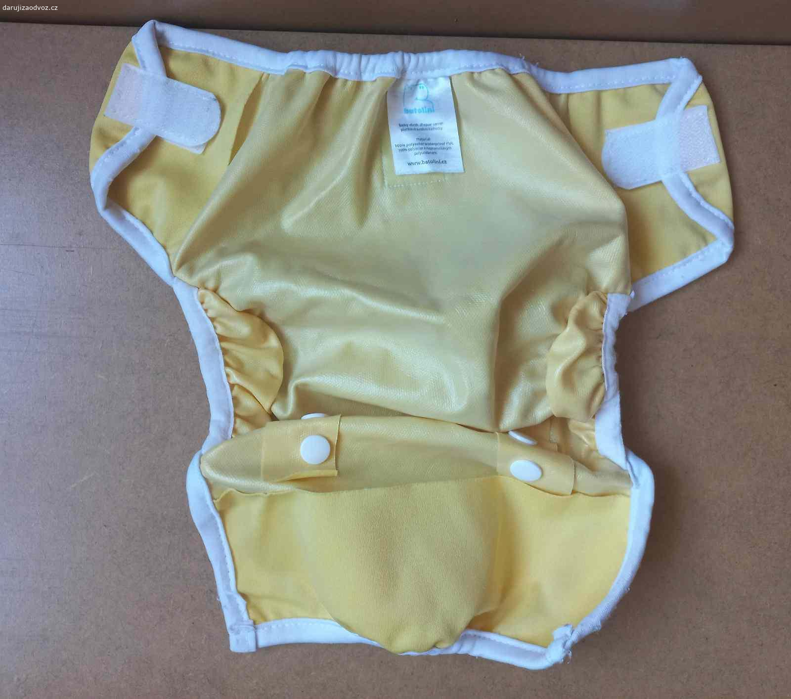 Daruji 3 kusy rostoucích svrchních plen (3-9 kg). Daruji 3 kusy rostoucích svrchních plen značky Batolini pro miminka o váze 3 až 9 kg.