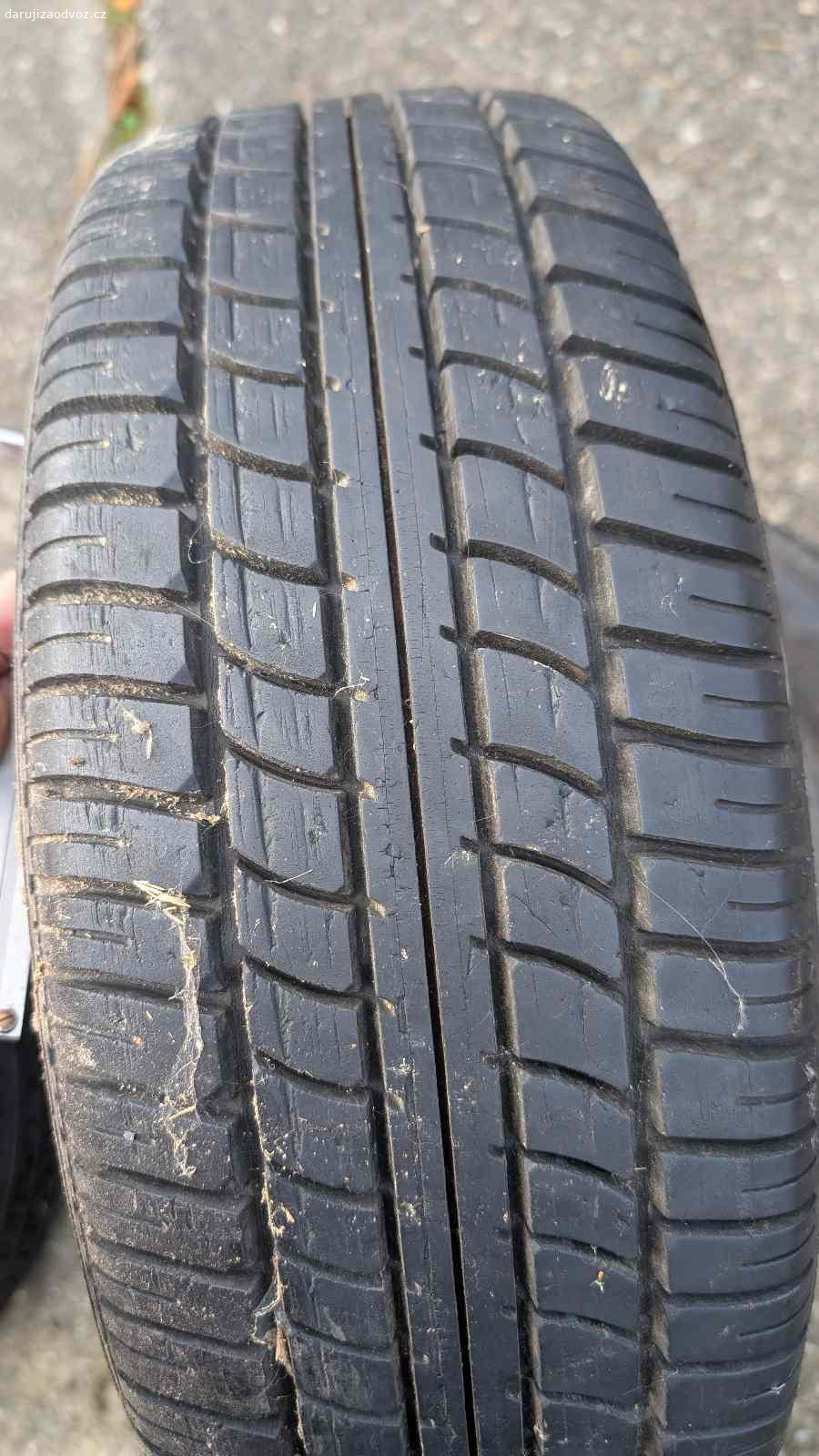 Daruji 4x pneu, 2x i s plechovým diskem. 2x Barum Brillantis 185/60/R14 a 2x Firestone 185/60/R14
2x jsou ty pneu i s plechovým diskem. Původně byly na Ford Focus mk2, 4díry, rozteč 110mm