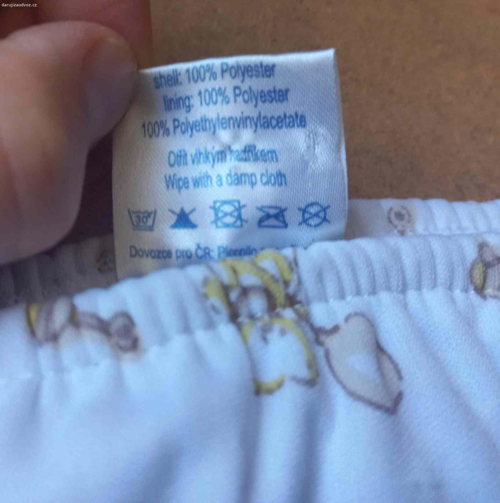 Daruji 5 kusů svrchních plen (5-7 kg). Daruji 5 kusů svrchních plen pro miminka o váze 5 až 7 kg.
Jedná se o 3 kusy svrchních plen značky Bambino mio a 2 kusy svrchních plen značky Gemini basics size S.