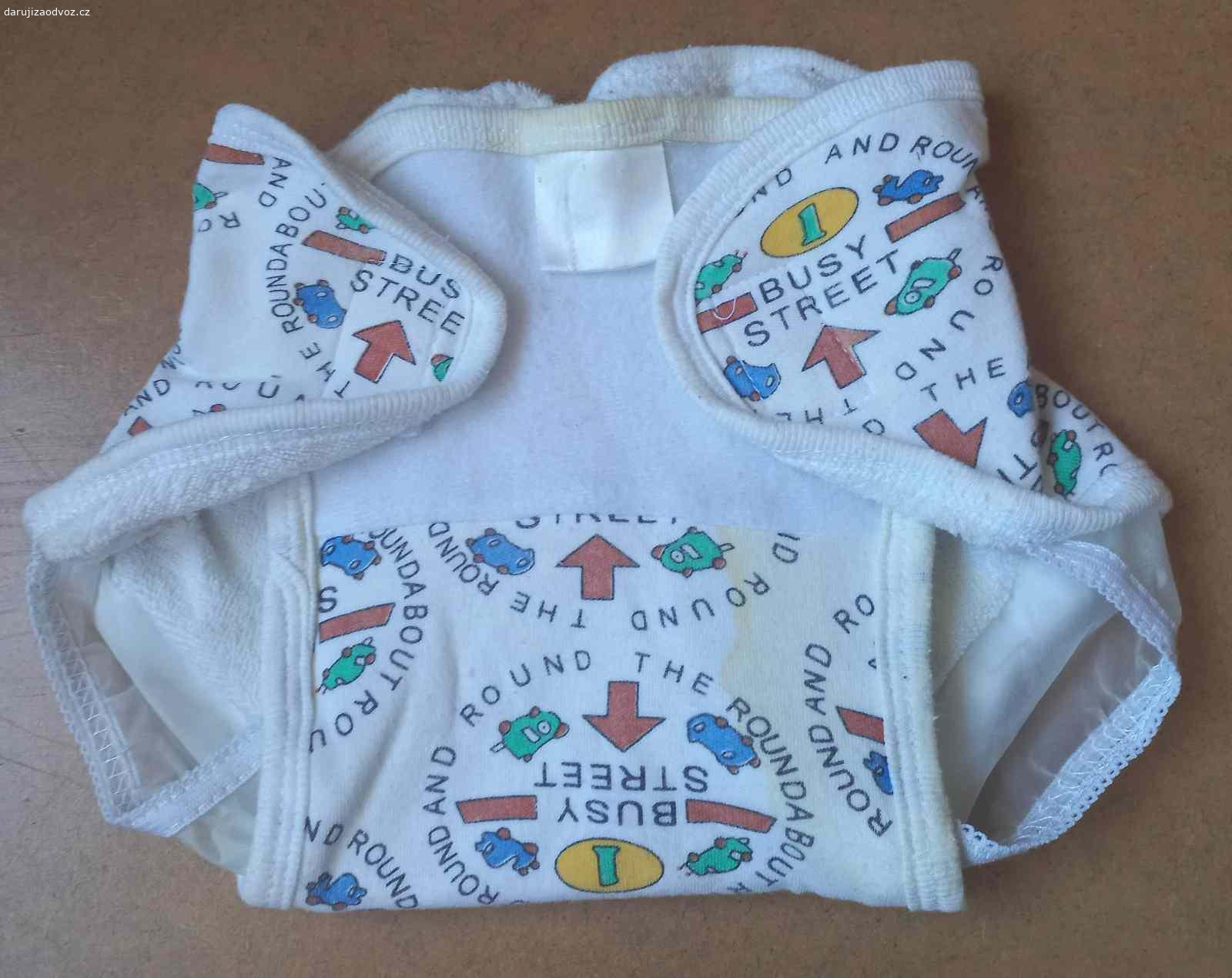 Daruji 5 kusů svrchních plen (5-7 kg). Daruji 5 kusů svrchních plen pro miminka o váze 5 až 7 kg.
Jedná se o 3 kusy svrchních plen značky Bambino mio a 2 kusy svrchních plen značky Gemini basics size S.