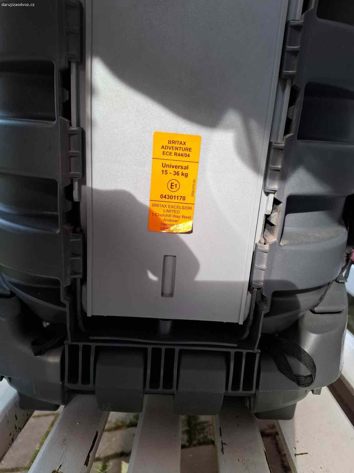 Daruji autosedačku. Daruji autosedačku pro cca 3 leté dítě. Použitá, ale funkční.