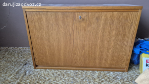 Daruji barovou skříňku.