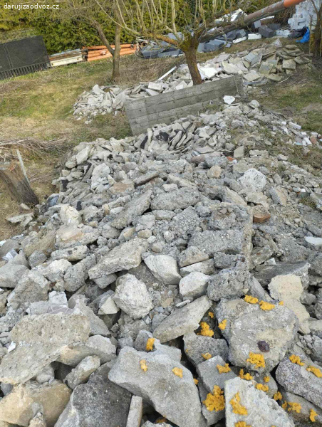 daruji betonovou sut ze staré podlahy