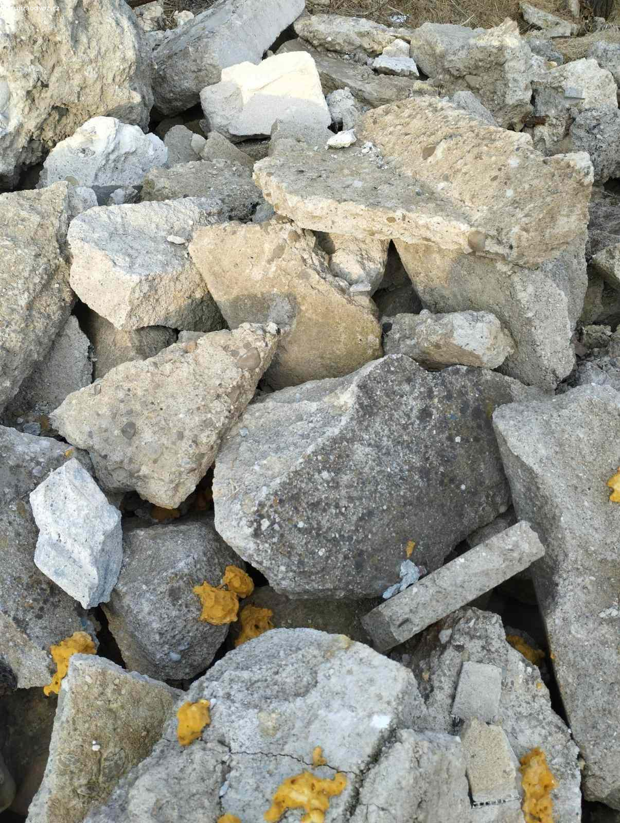 daruji betonovou sut ze staré podlahy. Daruji za odvoz betonovou sut z bourané podlahy. Kvalitní beton. Velké i malé kusy. Dobré a vhodné na zásyp, pod dlažbu, na zpevnění cest....
Je toho tak 30 tun. Záleží na Vás kolik si odvezete.
Nemám možnost nakládky bagrem, musíte si zajistit sami
V případě zájmu pošlu Foto 
https://mapy.com/s/fatovogoku