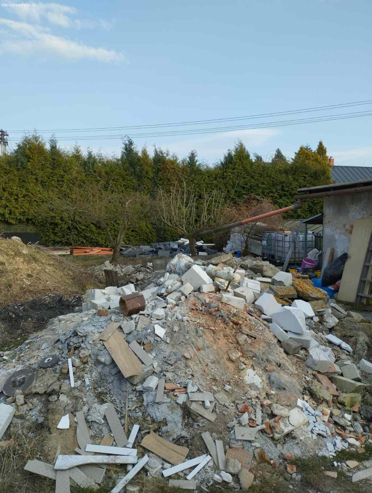 daruji betonovou sut ze staré podlahy. Daruji za odvoz betonovou sut z bourané podlahy. Kvalitní beton. Velké i malé kusy. Dobré a vhodné na zásyp, pod dlažbu, na zpevnění cest....
Je toho tak 30 tun. Záleží na Vás kolik si odvezete.
Nemám možnost nakládky bagrem, musíte si zajistit sami
V případě zájmu pošlu Foto 
https://mapy.com/s/fatovogoku