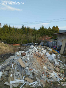 daruji betonovou sut ze staré podlahy