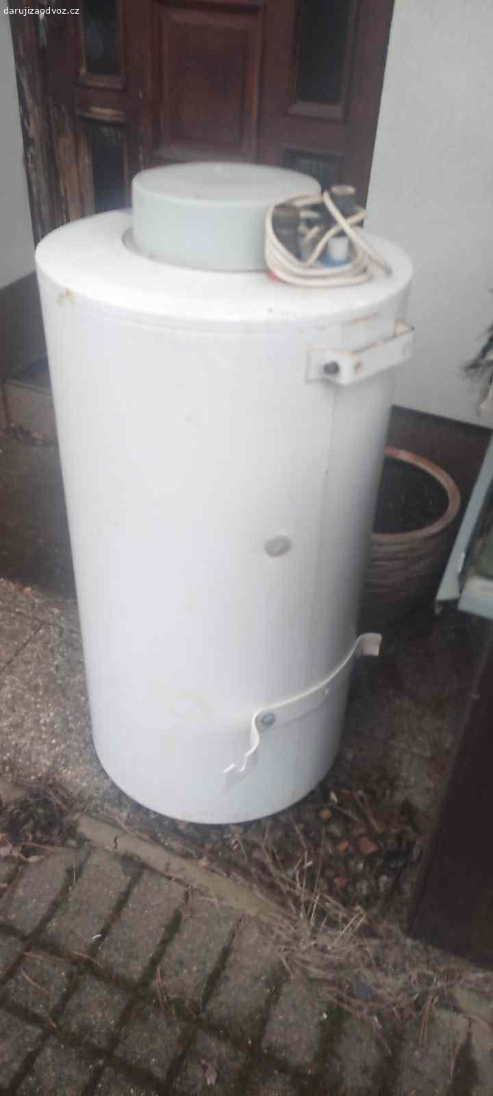 Daruji Bojler Dražice 125 L. Použitý bojler, funkční, poškozený závěs. Závěs musel být během demontáže odříznut. Je možno pořídit nový, nebo na starý navařit nové oko.