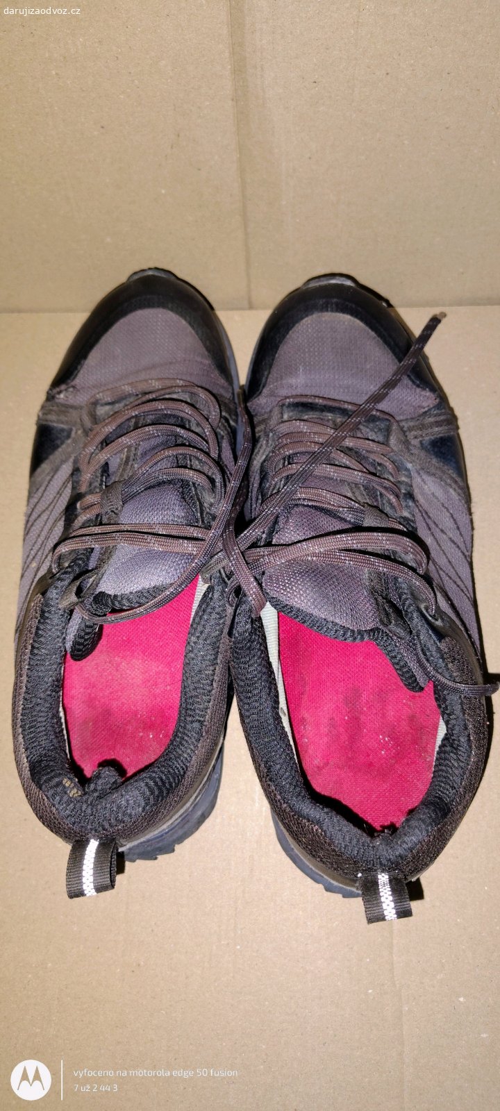 daruji boty 40 dámské. daruji dámské boty 40 The North Face....u obou jsou protrhlé malíčky ale na donošení poslouží