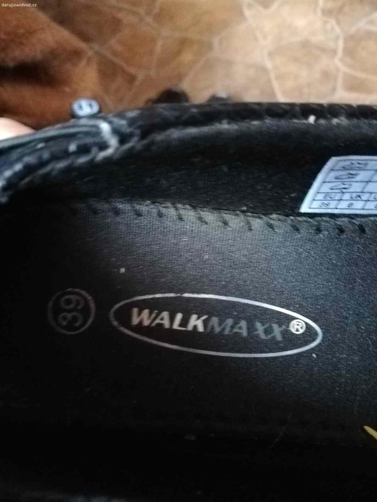 Daruji boty. 2 pary bot zn. Walkmaxx,velikost 39,dámské,nenošené,zaprášené od skladování. Pouze sms, nebo volat. POUZE OSOBNÍ ODBĚR. Děkuji