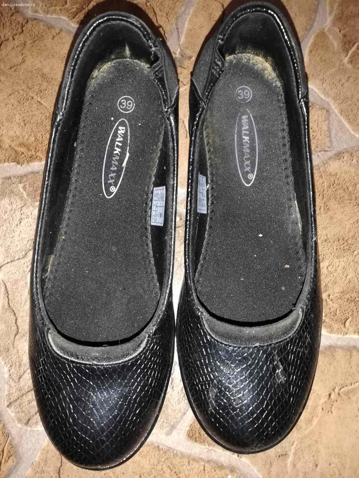 Daruji boty. 2 pary bot zn. Walkmaxx,velikost 39,dámské,nenošené,zaprášené od skladování. Pouze sms, nebo volat. POUZE OSOBNÍ ODBĚR. Děkuji