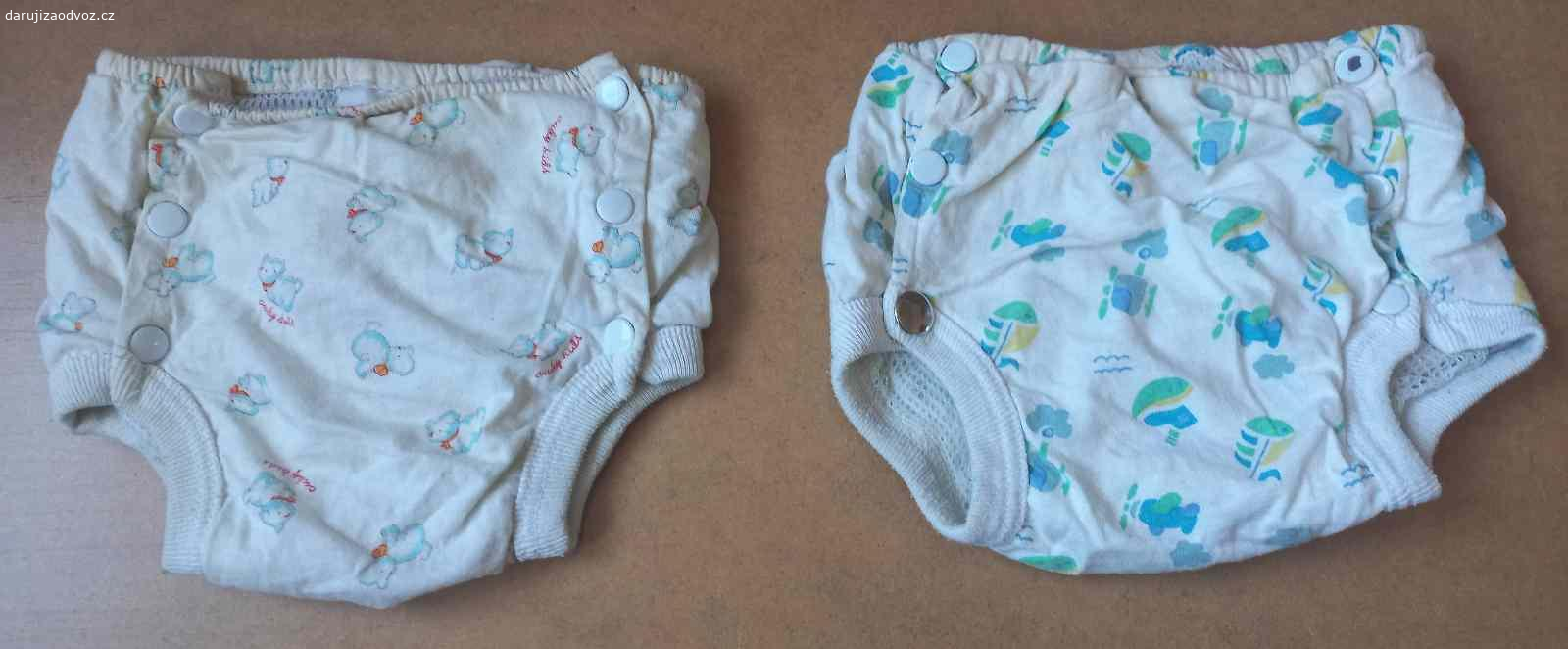 Daruji celkem 8 kusů svrchních plen vel. 7-9 kg. Daruji celkem 8 kusů svrchních plen pro miminka o váze 7 až 9 kg různých výrobců:  3 ks Bambino Mio, 3 ks Gemini basics, 2 ks Jollytoys.