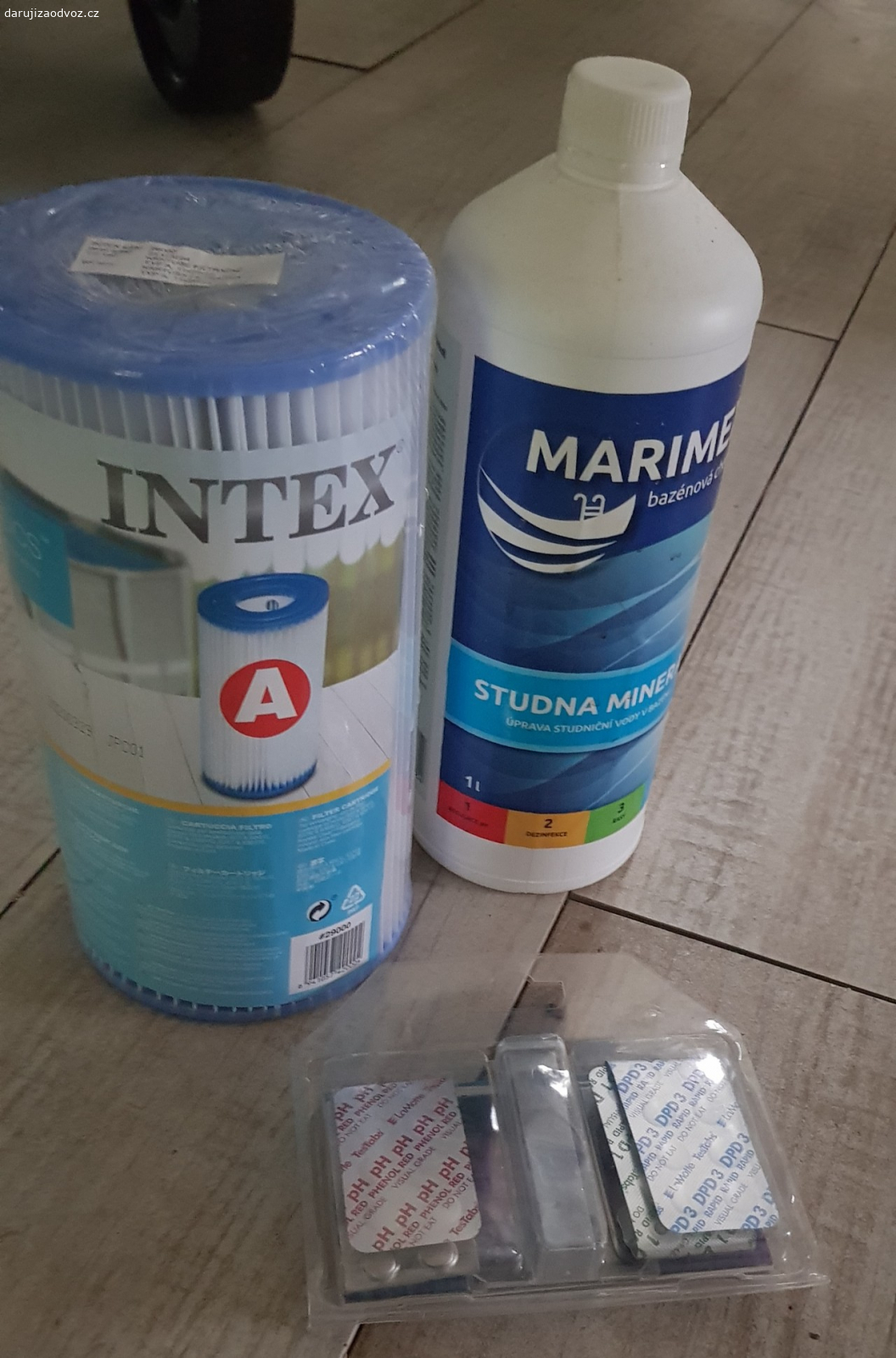 Daruji chemii do bazénu. 1× Marina - úprava studniční vody v bazénu
1× Intex cartrige do filtru k bazénu
1× tester hodnoty pH/chloru