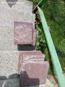 Daruji cihly z akumulačních kamen