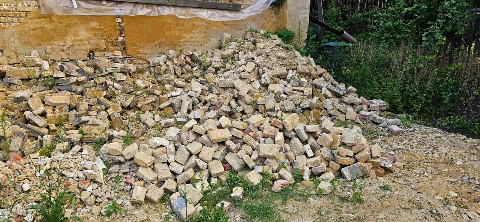 Daruji cihly. Daruji cihly za odvoz - samosběr cihel (celé, 1/2, 1/4....)