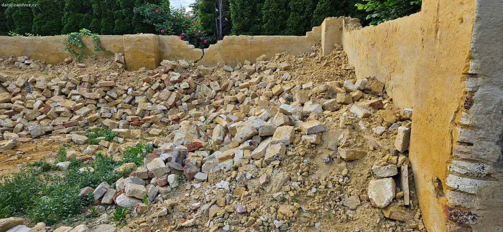 Daruji cihly. Daruji cihly za odvoz - samosběr cihel (celé, 1/2, 1/4....)