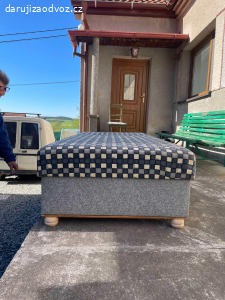 Daruji ctyri postele s uloznym prostorem za odvoz