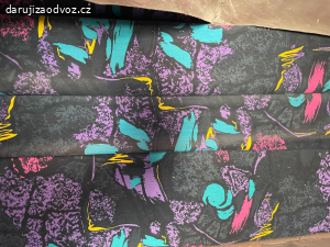 Daruji ctyri postele s uloznym prostorem za odvoz