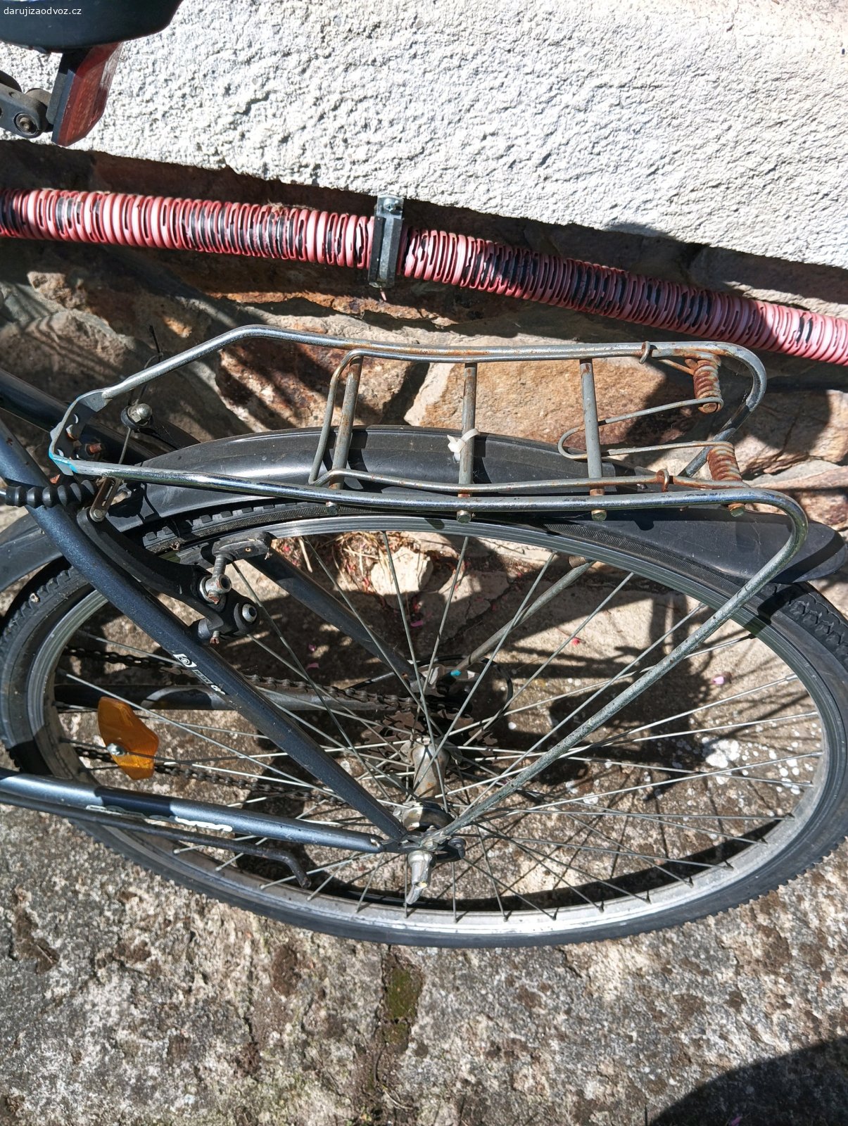 daruji dámské kolo. dámské kolo zachovalé ale je třeba udělat drobné opravy....