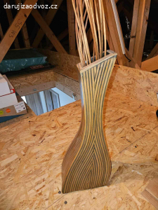 Dekoracni vaza ze dreva