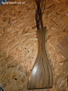 Dekoracni vaza ze dreva