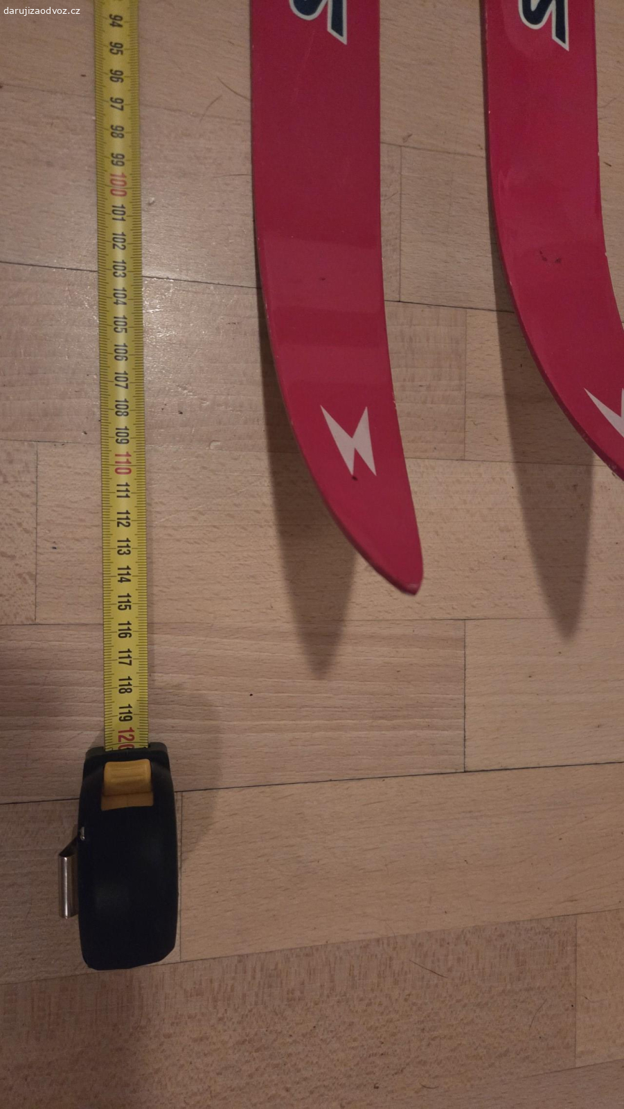 Daruji dětské běžky. Daruji dvoje dětské běžky, délka 116 a 140 cm.
