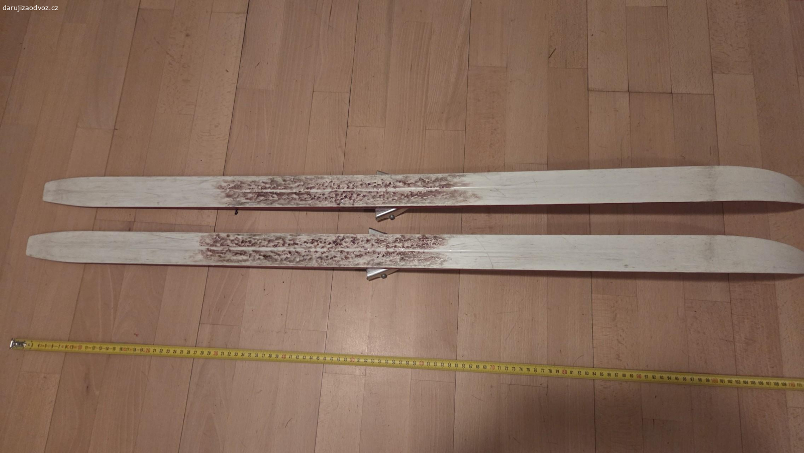 Daruji dětské běžky. Daruji dvoje dětské běžky, délka 116 a 140 cm.