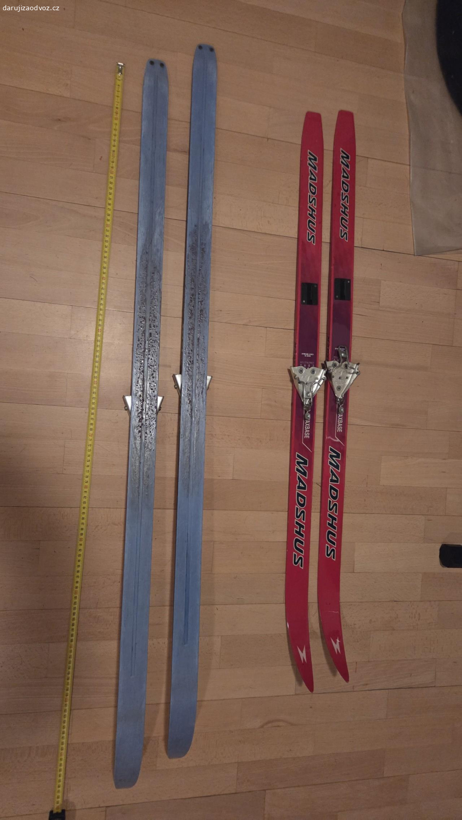 Daruji dětské běžky. Daruji dvoje dětské běžky, délka 116 a 140 cm.