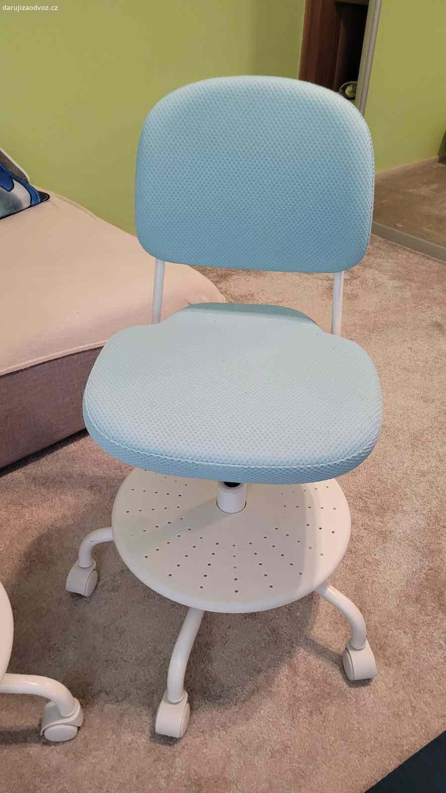 Daruji dětské židle. Daruji dětské židle (IKEA). Otočné, nastavitelná výška. I samostatně.
