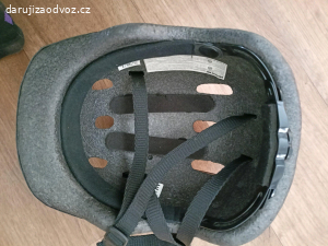 Daruji dětskou helmu