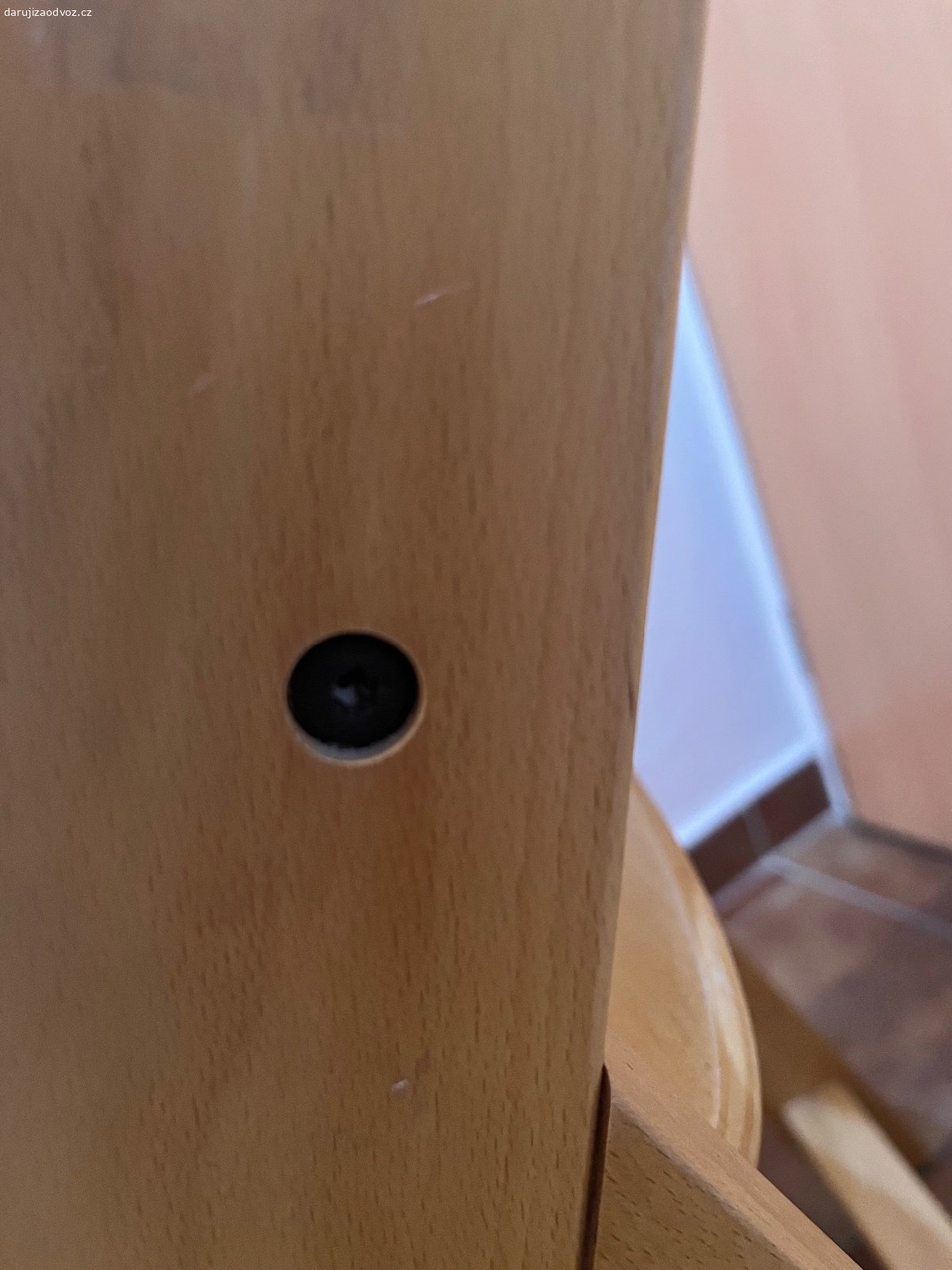 daruji dětskou židli ze dřeva. Daruji dětskou židli. Možnost nastavit délku dle věku.