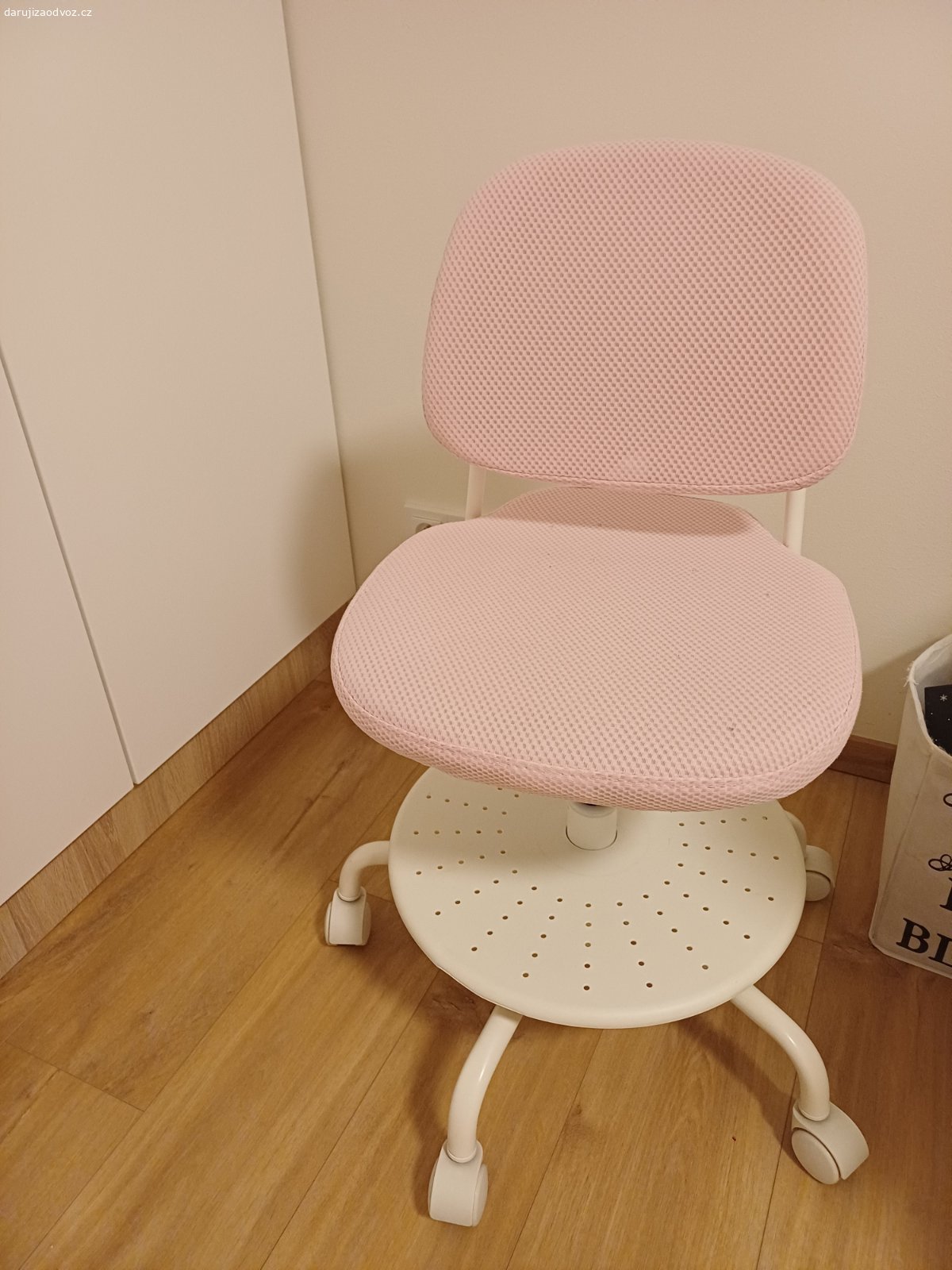 Daruji detskou zidli. Daruji detskou zidli Ikea, dobry stavK