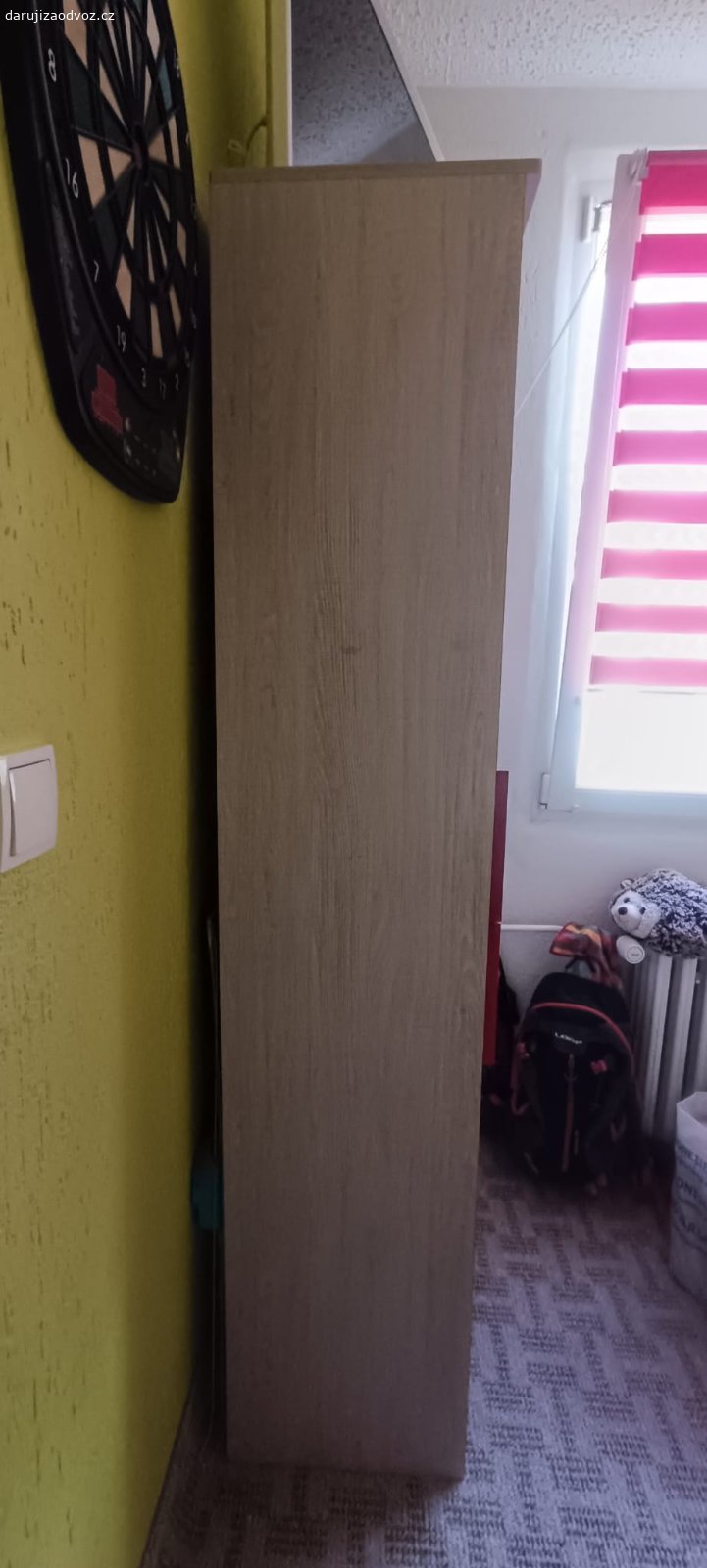 Daruji dětský pokoj. Vyvýšená postel,se skříňkami,a vyjíždějícím stolem.