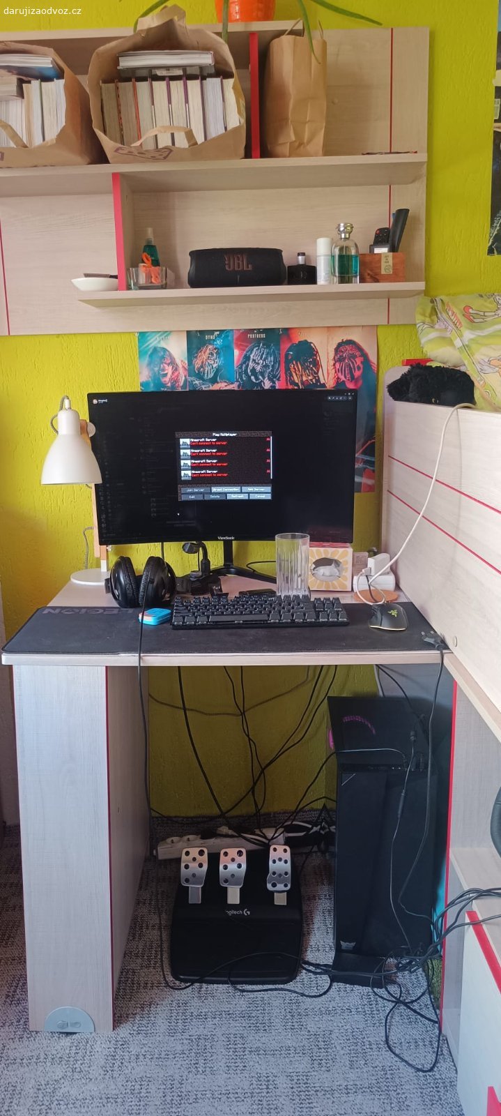 Daruji dětský pokoj. Vyvýšená postel,se skříňkami,a vyjíždějícím stolem.