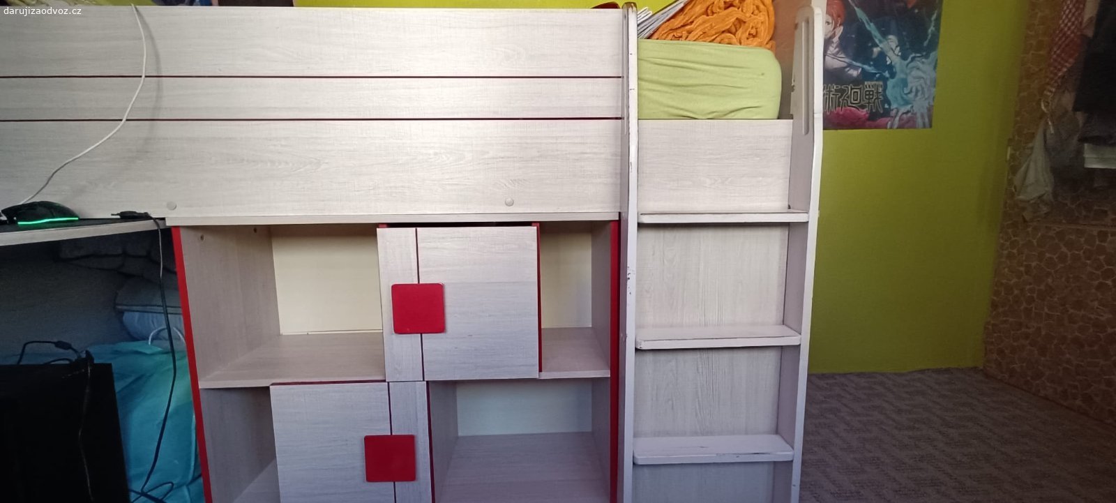 Daruji dětský pokoj. Vyvýšená postel,se skříňkami,a vyjíždějícím stolem.